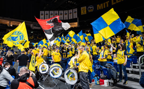 也让他在经 也让他在经